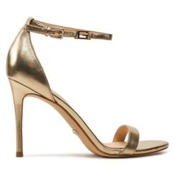 Sandały Guess. Żółte sandały damskie Guess, z aplikacjami, bez obcasa, na szpilce. Za 539.99 zł.