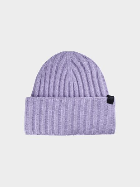 4F Czapka zimowa damska - fioletowa S. Fioletowe czapki zimowe damskie 4f, z elastanu. W wyprzedaży za 39.99 zł.