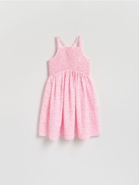 Sukienka w kwiaty - pastelowy róż. Czerwone sukienki dziewczęce Reserved, bez wzorów, z dzianiny, bez ramiączek. Za 69.99 zł.