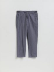 Spodnie chino regular fit - granatowy. Niebieskie spodnie materiałowe męskie Reserved, bez wzorów, z tkaniny. Za 159.99 zł.