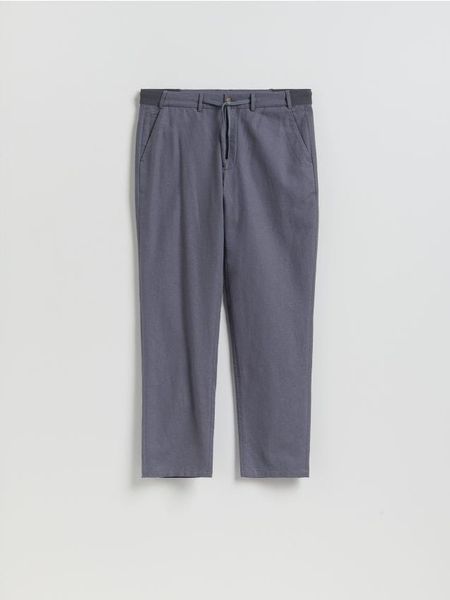 Spodnie chino regular fit - granatowy. Niebieskie spodnie materiałowe męskie Reserved, bez wzorów, z tkaniny. Za 159.99 zł.