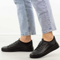 Czarne skórzane półbuty damskie T.Sokolski w26-151. Czarne półbuty damskie Sokolski, bez wzorów, z jeansu, biznesowe, z okrągłym noskiem, bez obcasa, na płaskiej podeszwie. Za 299.00 zł.