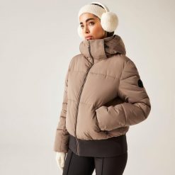 Kurtka narciarska damska z membraną Glitz Dare 2b. Brązowe kurtki damskie Dare 2b, bez wzorów, z polaru, bez kaptura, narciarskie. Za 899.99 zł.