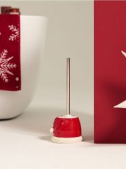 Stojak na szczotkę WC w kształcie czapki Mikołaja - czerwony. Czerwone czapki męskie Sinsay, bez wzorów. Za 25.99 zł.