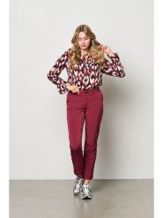 &Co Woman Spodnie "Pola" w kolorze czerwonym rozmiar: 3XL. Czerwone spodnie materiałowe damskie &Co Woman, z aplikacjami, z materiału, z podwyższonym stanem. Za 191.42 zł.