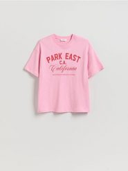 T-shirt z nadrukiem - różowy. Czerwone t-shirty damskie Reserved, l, bez wzorów, z bawełny, bez kołnierzyka. Za 49.99 zł.
