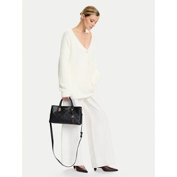 Torebka Guess. Czarne torebki klasyczne damskie Guess, z aplikacjami, bez dodatków. Za 359.99 zł.