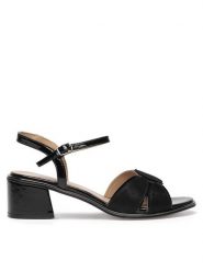 Lasocki Sandały WYL3784-2Z Czarny. Czarne sandały damskie Lasocki, bez wzorów, ze skóry, bez obcasa, na słupku. Za 137.99 zł.