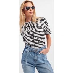 T-SHIRT EMPORIO ARMANI. T-shirty damskie Emporio Armani, xl, bez wzorów, bez kołnierzyka. W wyprzedaży za 285.67 zł.