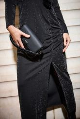 Mała torebka czarna. Czarne torebki klasyczne damskie MOODO, bez wzorów, z poliesteru, małe, bez dodatków. Za 129.99 zł.