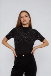 Sweter z krótkimi rękawami czarny. Czarne swetry klasyczne damskie MOODO, l, z bawełny, bez kołnierzyka. Za 89.99 zł.