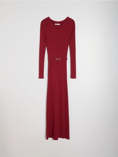 Swetrowa dopasowana sukienka w prążek z wiskozą - bordowy. Czerwone sukienki damskie Sinsay, l, bez wzorów, z wiskozy, bez kołnierzyka, bez ramiączek, dopasowane. Za 69.99 zł.