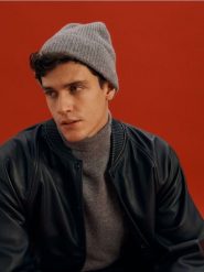 Czapka z kaszmirem - ciemnoszary. Szare czapki męskie Reserved, bez wzorów, z kaszmiru. W wyprzedaży za 55.99 zł.