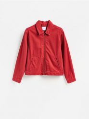 Jeansowa kurtka z kołnierzem - czerwony. Czerwone kurtki męskie Reserved, l, bez wzorów, z denimu, bez kaptura. Za 169.99 zł.