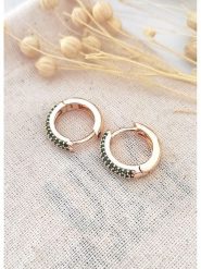 Atelier MIU Pozłacane kolczyki-kreole z cyrkoniami rozmiar: onesize. Zielone kolczyki damskie atelier MIU, z cyrkonią, pozłacane. Za 65.69 zł.