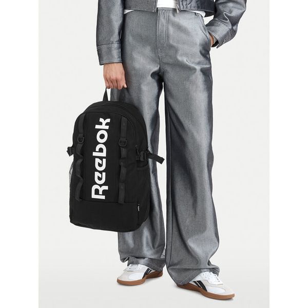Plecak Reebok. Czarne plecaki damskie Reebok, bez wzorów, sportowe. Za 179.99 zł.