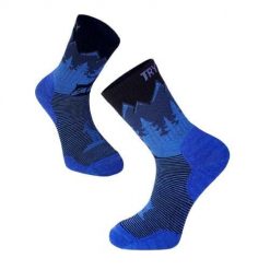 Skarpety trekkingowe z wełny merynosów z alpejskim niebieskim wzorem Koziorożca. Niebieskie skarpetki męskie TRY TO FLY, bez wzorów, z wełny. W wyprzedaży za 83.39 zł.
