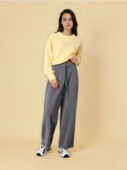 Spodnie materiałowe z szeroką nogawką - szary. Szare spodnie materiałowe damskie Sinsay, bez wzorów, z materiału. Za 59.99 zł.