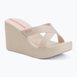 Klapki damskie Ipanema High Fashion II Slide. Brązowe klapki damskie Ipanema, bez wzorów, z materiału, bez obcasa. Za 179.99 zł.