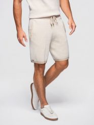 Szorty męskie dzianinowe z regulacją w pasie - beżowe V1 - Rozmiar: L. Brązowe szorty męskie Ombre Clothing, z bawełny, bez kołnierzyka. W wyprzedaży za 174.99 zł.
