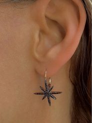 Les Petites Précieuses Pozłacane kolczyki-kreole z cyrkoniami rozmiar: onesize. Czerwone kolczyki damskie Les Petites Précieuses, z cyrkonią, pozłacane. Za 156.61 zł.