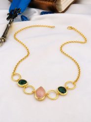 Pierres de Jade Pozłacany naszyjnik z elementami ozdobnymi - dł. 45 cm rozmiar: onesize. Różowe naszyjniki damskie Pierres de Jade, pozłacane. Za 124.11 zł.