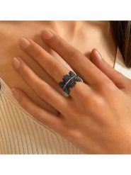 DI GIORGIO Srebrny pierścionek z cyrkoniami rozmiar: 52. Czarne pierścionki damskie DI GIORGIO, z cyrkonią, srebrne. Za 217.99 zł.