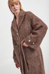 Płaszcz damski wełniany CUSTOMMADE. Płaszcze damskie Custommade, m, bez wzorów, z wełny. W wyprzedaży za 1,566.95 zł.