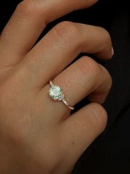 OR Carats Złoty pierścionek z diamentem i kamieniem szlachetnym rozmiar: 50. Żółte pierścionki damskie OR Carats, z ametystem, złote. Za 1,000.99 zł.