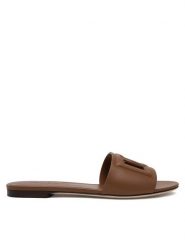 Dolce&Gabbana Klapki CQ0436 AY329 Brązowy. Brązowe klapki damskie Dolce&Gabbana, bez wzorów, ze skóry, bez obcasa. Za 2,159.00 zł.