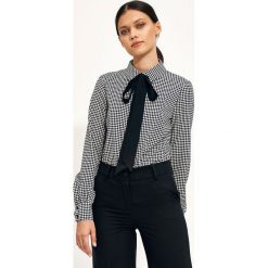 Bluzka w Pepitkę z Kokardą - Romby. Bluzki damskie Nife, l, bez wzorów, z elastanu, bez kołnierzyka, bez ramiączek. Za 179.90 zł.