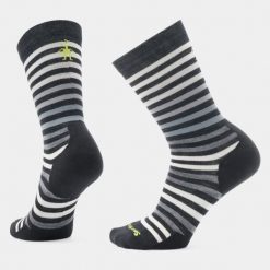Skarpetki Smartwool Spruce Street Crew. Czarne skarpetki damskie Smartwool, bez wzorów, z elastanu. Za 107.65 zł.