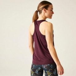 Damski tank top Dare 2B Modernize II. Czerwone topy sportowe damskie Dare 2b, bez wzorów, z elastanu, bez ramiączek. Za 52.45 zł.