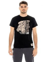 Kurzärmeliges Herren-T-Shirt aus Baumwolle mit Leone 1947 Graphics-Aufdruck. Czarne t-shirty męskie LEONE 1947 APPAREL, m, bez wzorów, z bawełny, bez kołnierzyka. Za 147.35 zł.
