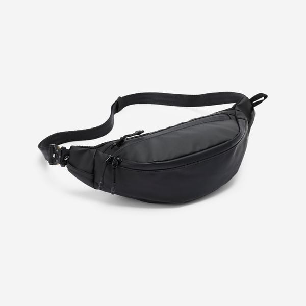 Torebka nerka hydrofobowa 2 kieszenie. Czarne torebki klasyczne damskie Decathlon, bez wzorów, z materiału, bez dodatków. Za 79.99 zł.