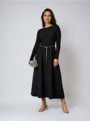 Sukienka z paskiem - czarny. Czarne sukienki damskie Sinsay, l, bez wzorów, bez kołnierzyka, bez ramiączek. W wyprzedaży za 22.99 zł.