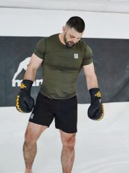 MANTO t-shirt treningowy PULSE khaki. Zielone t-shirty damskie Manto, xl, bez wzorów, z elastanu, bez kołnierzyka. Za 109.00 zł.