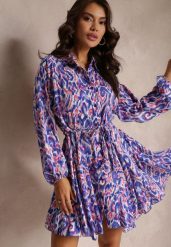 Granatowa Koszulowa Sukienka Mini z Materiałowym Paskiem i Wzorzystym Wzorem Odina. Niebieskie sukienki damskie Renee, l, bez wzorów, z materiału, bez kołnierzyka, bez ramiączek, mini, koszulowe. Za 64.99 zł.