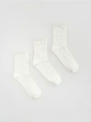 Skarpetki z motywem serca 3 pack - złamana biel. Skarpetki damskie Reserved, bez wzorów. Za 39.99 zł.