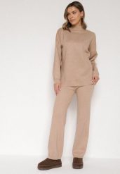 Beżowy Komplet z Wiskozą Ozdobiony Metaliczną Nicią Sweter z Półgolfem i Szerokie Spodnie Aresina. Brązowe spodnie materiałowe damskie Born2be, uniwersalny, z dzianiny, bez kołnierzyka. Za 169.99 zł.
