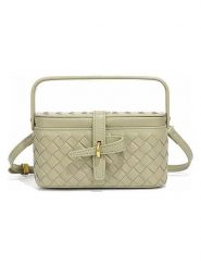 SUVRAI Torebka w kolorze zielonym - 21 x 16 x 11 cm rozmiar: onesize. Zielone torebki klasyczne damskie SUVRAI, bez wzorów, z materiału, bez dodatków. Za 121.99 zł.