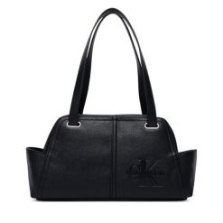 Torebka Calvin Klein. Czarne torebki klasyczne damskie CALVIN KLEIN, bez wzorów, bez dodatków. Za 489.99 zł.