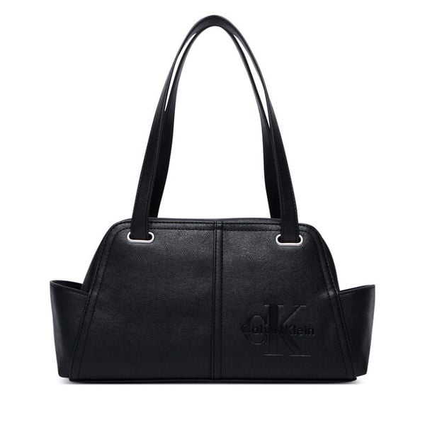 Torebka Calvin Klein. Czarne torebki klasyczne damskie CALVIN KLEIN, bez wzorów, bez dodatków. Za 437.99 zł.