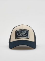 Czapka trucker z naszywką - niebieski. Niebieskie czapki męskie Reserved, z aplikacjami. W wyprzedaży za 45.99 zł.