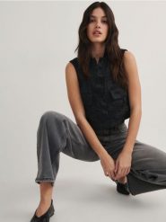 Kamizelka z gniecionej tkaniny - czarny. Czarne kamizelki damskie Reserved, l, z tkaniny. W wyprzedaży za 49.99 zł.