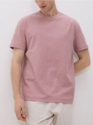 Strukturalny t-shirt comfort fit - jasnofioletowy. Fioletowe t-shirty męskie Reserved, l, bez wzorów, z bawełny, bez kołnierzyka. W wyprzedaży za 65.99 zł.