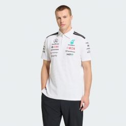 Koszulka polo MERCEDES - AMG PETRONAS FORMULA 1 TEAM ENGINEERS. Białe koszulki polo męskie Adidas, bez wzorów, bez ramiączek. Za 439.00 zł.