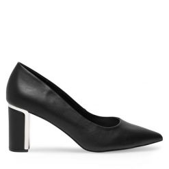 Czółenka Nine West. Czarne czółenka damskie Nine West, bez wzorów, bez obcasa. Za 164.99 zł.