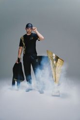 4F T-shirt regular z nadrukiem uniseks 4F x Bartosz Zmarzlik - czarna S. Czarne t-shirty męskie 4f, m, bez wzorów, z bawełny, bez kołnierzyka. Za 89.99 zł.