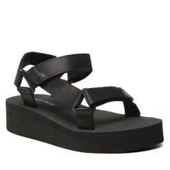 Sandały Jenny Fairy. Czarne sandały damskie Jenny Fairy, bez wzorów, bez obcasa, na płaskiej podeszwie. Za 99.99 zł.